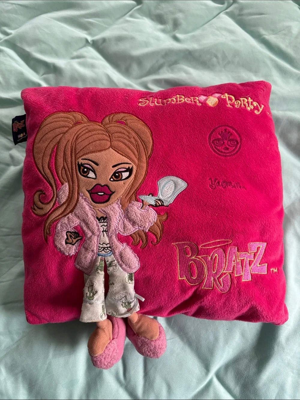 Bratz' Pink Plush pillow - Graphic girl with feet